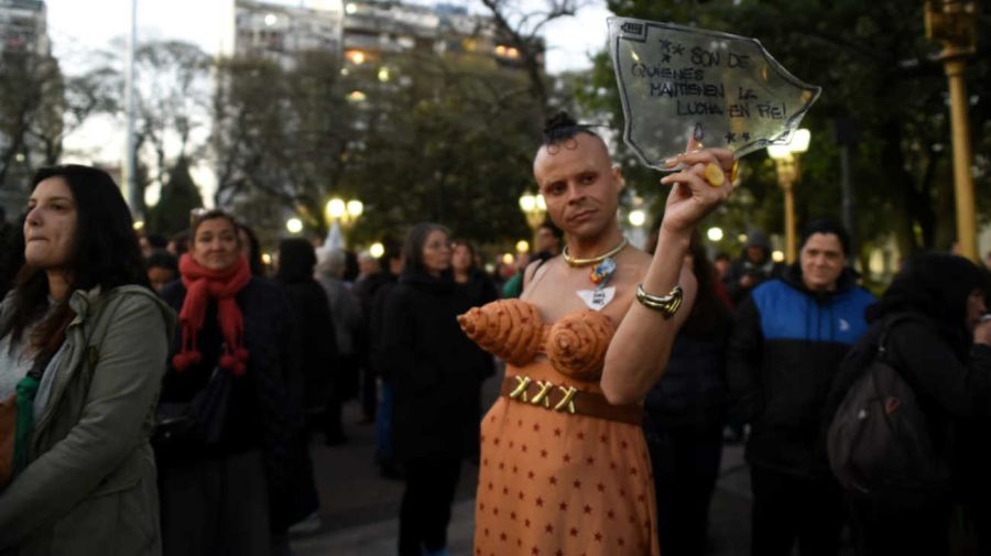 Marcha en plaza Flores por las tres chicas asesinadas 20250924