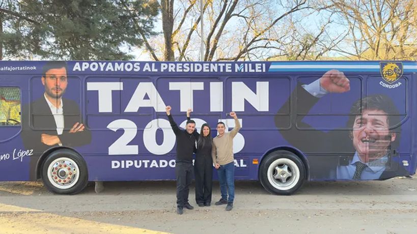 Colectivo de Tatin en campaña por Córdoba