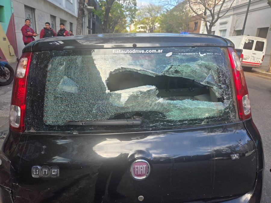 Rompieron autos de los periodistas en Radio 10 1