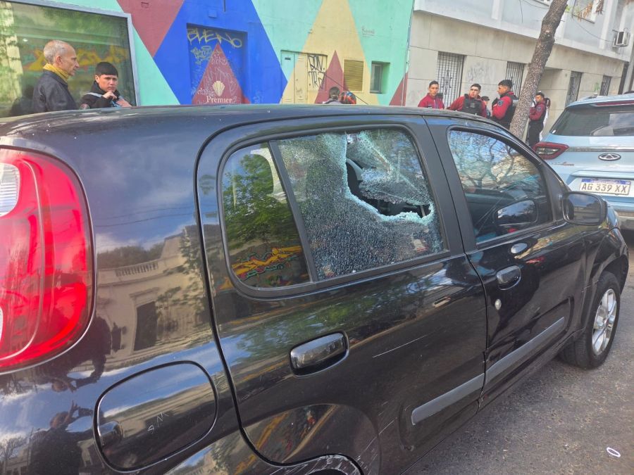 Rompieron autos de los periodistas en Radio 10 1