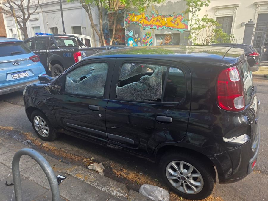 Rompieron autos de los periodistas en Radio 10 1