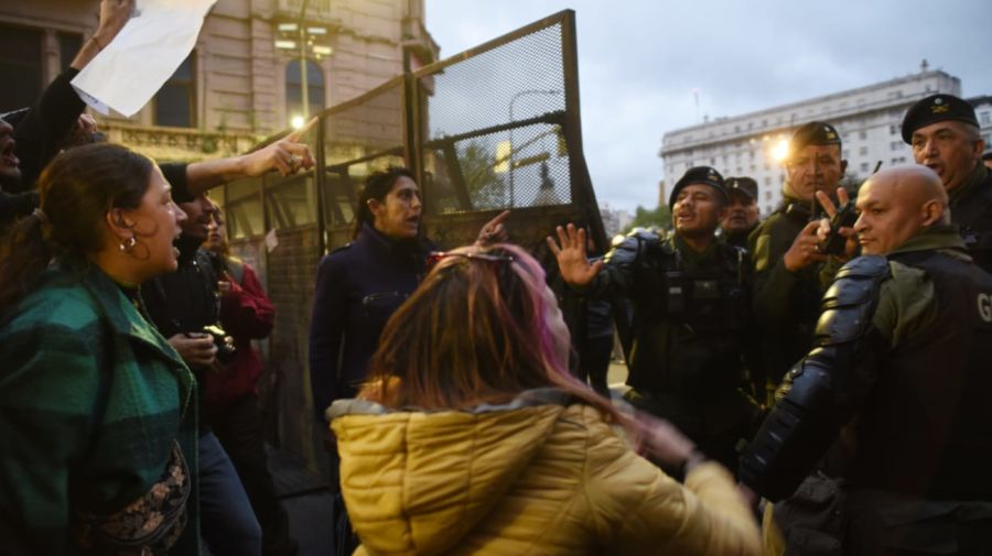 Marcha de Ni Una Menos en Congreso y Plaza de Mayo por el Triple Femicidio Narco de Florencio Varela