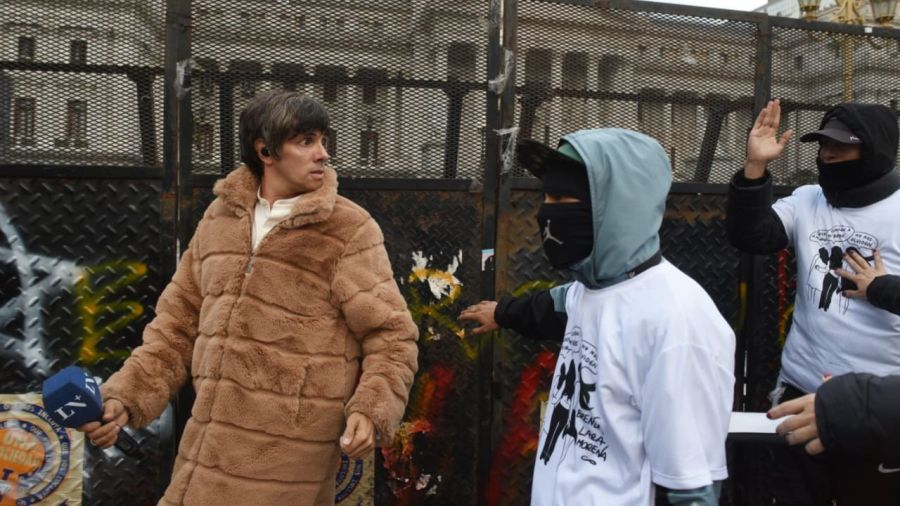 Robertito Funes Ugarte fue agredido en el Congreso por la marcha del triple crimen en Florencio Varela