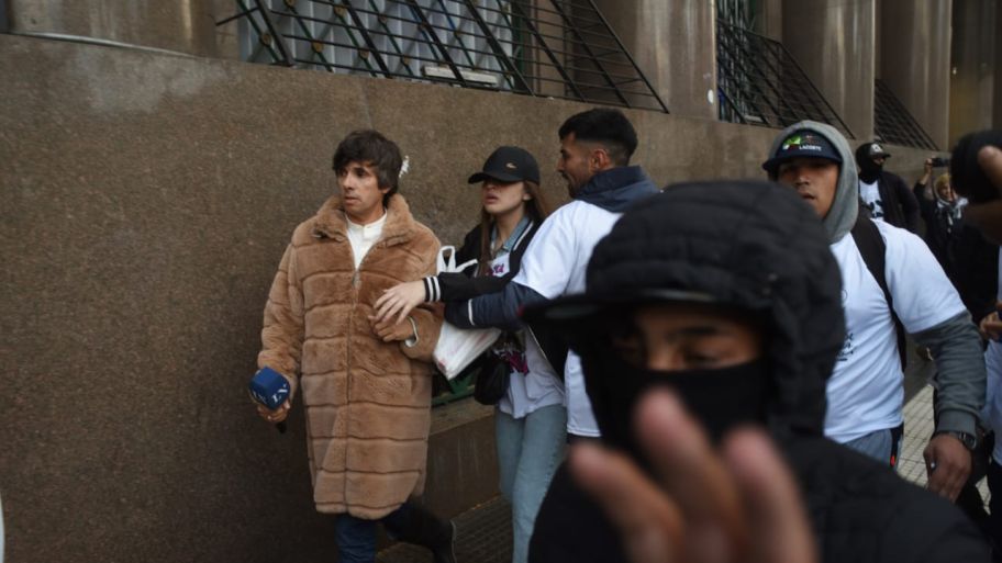 agredieron-a-robertito-funes-ugarte-en-el-congreso-en-la-marcha-por-el-triple-crimen-en-florencio-va