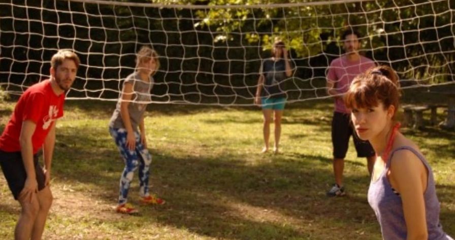 Chino Darín, Violeta Urtizberea, Justina Bustos y Martín Piroyansky en Voley