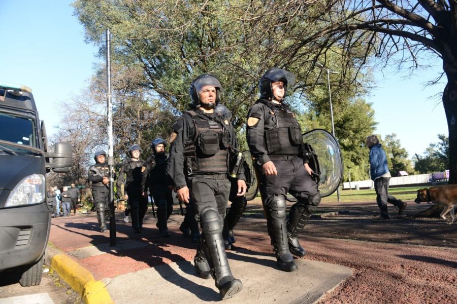 La Policía porteña desalojó a los manteros del Parque Saavedra con la presencia de Jorge Macri