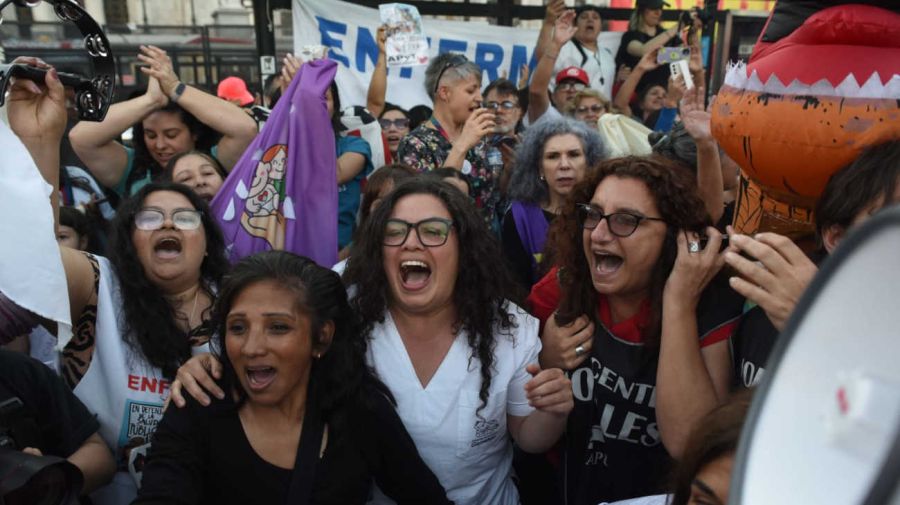 Festejos fuera del congreso 20251002