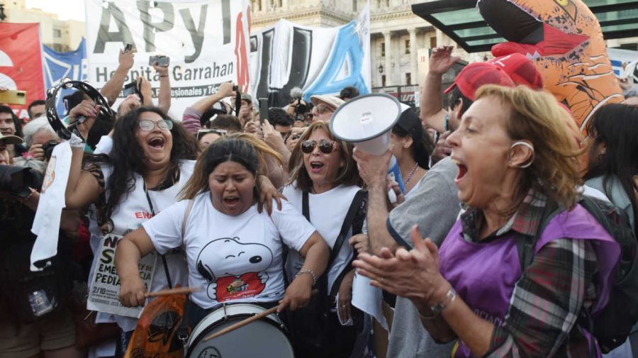 Festejos fuera del congreso 20251002