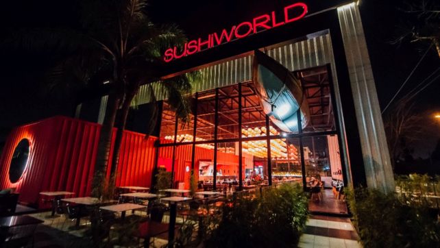https://fotos.perfil.com/images/large/2025/10/03/sushiworld-2111664.png