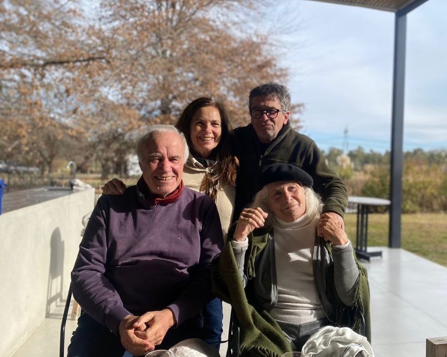 Sandra Mihanovich, Mónica y César
