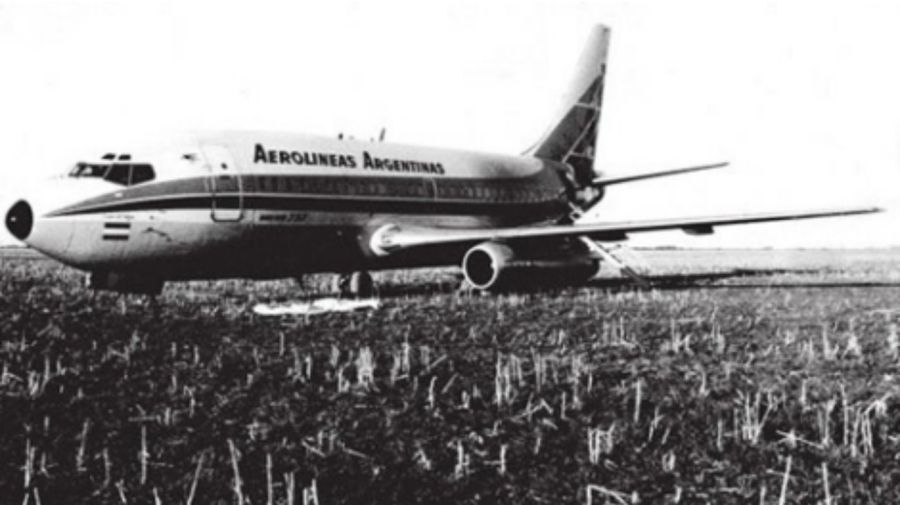 El Boeing 737 de Aerolíneas Argentinas secuestrado por Montonero para la Operación Primicia empantanado en Santa Fe