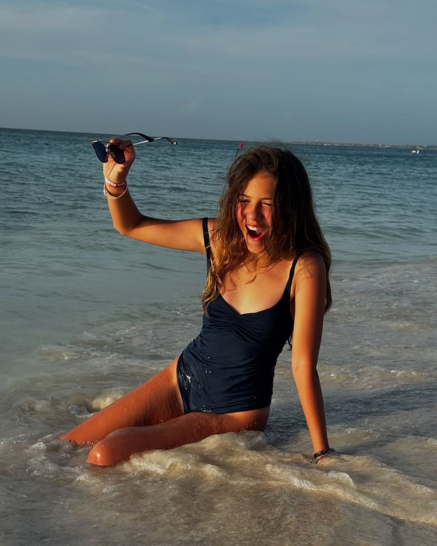 Lola, hija de Demichelis y Evangelina Anderson
