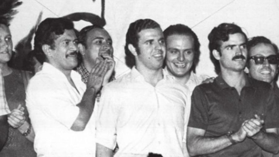 Roberto Quieto, Mario Firmenich y Fernando Vaca Narvaja, tres de los miembros de la conducción nacional de Montoneros; detrás, muy sonriente, Rodolfo Galimberti