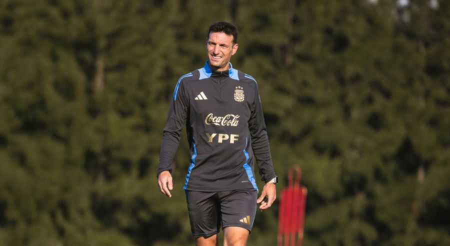 Lionel Scaloni entrenando a la Selección Argentina