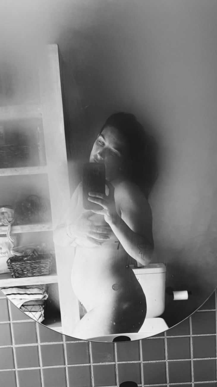 Juana Repetto lució su embarazo al desnudo