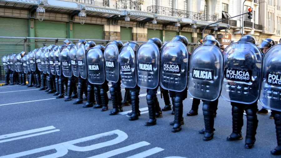 Marcha y protesta de jubilados en el congreso 20251008