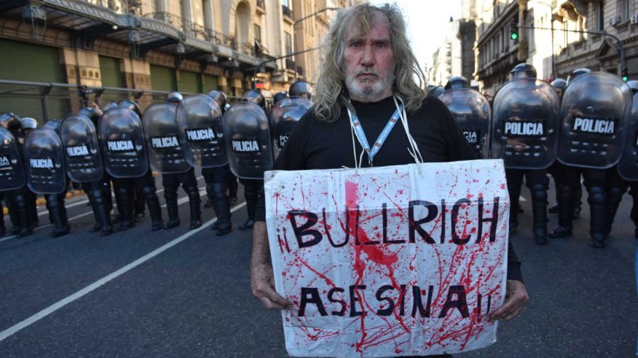 Marcha y protesta de jubilados en el congreso 20251008