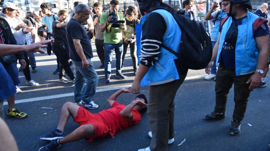 Marcha y protesta de jubilados en el congreso 20251008