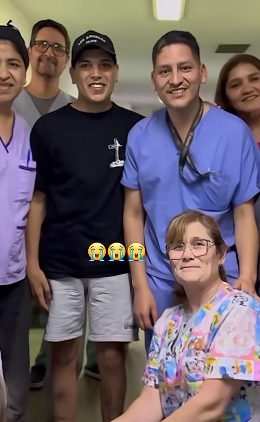 Thiago Medina con el equipo médico