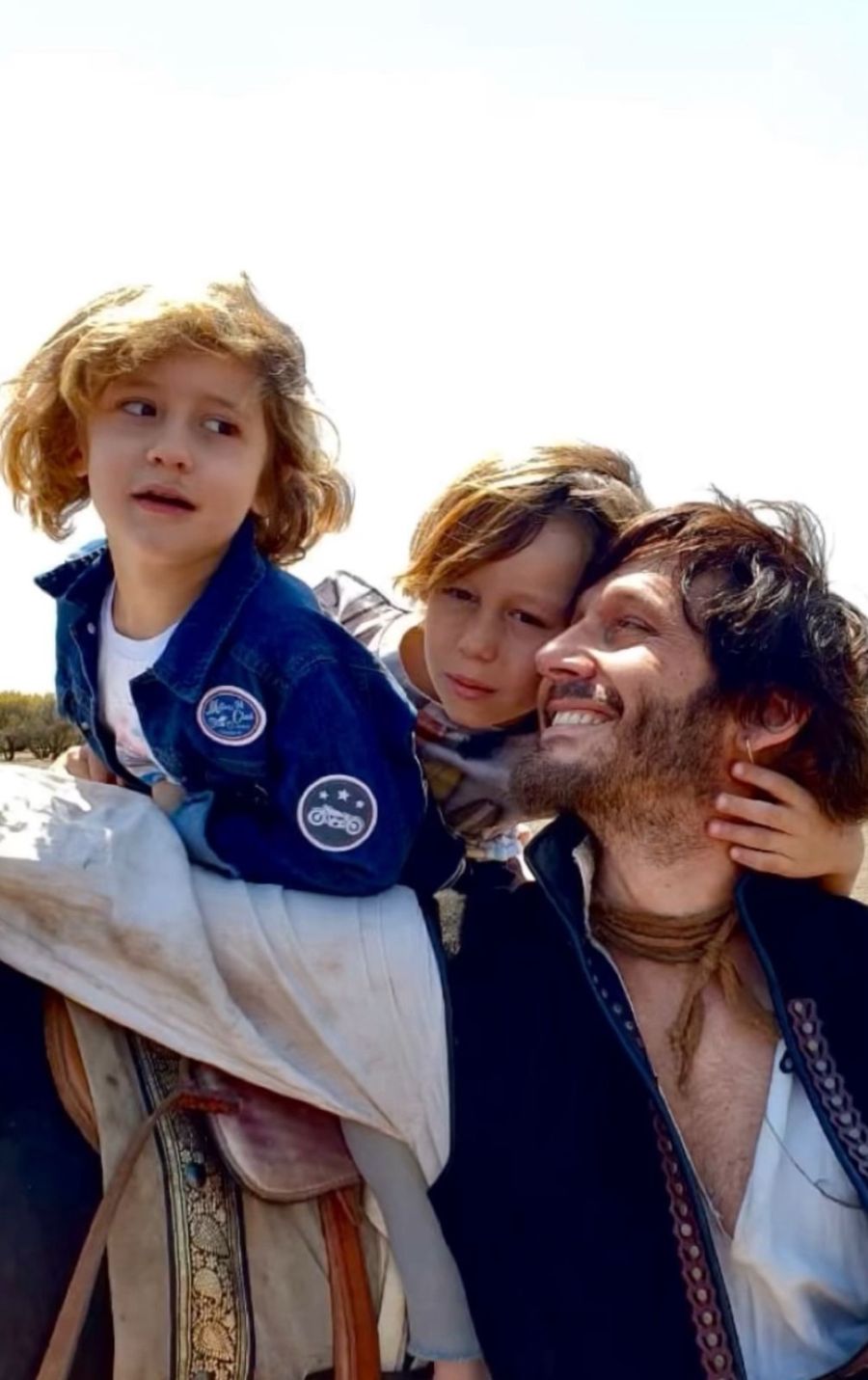 Benjamín Vicuña con sus hijos