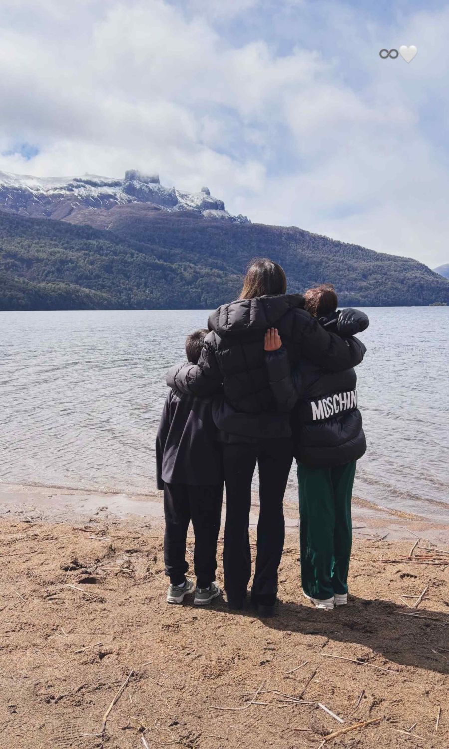 Camila Galante y sus hijos en San Martín de los Andes