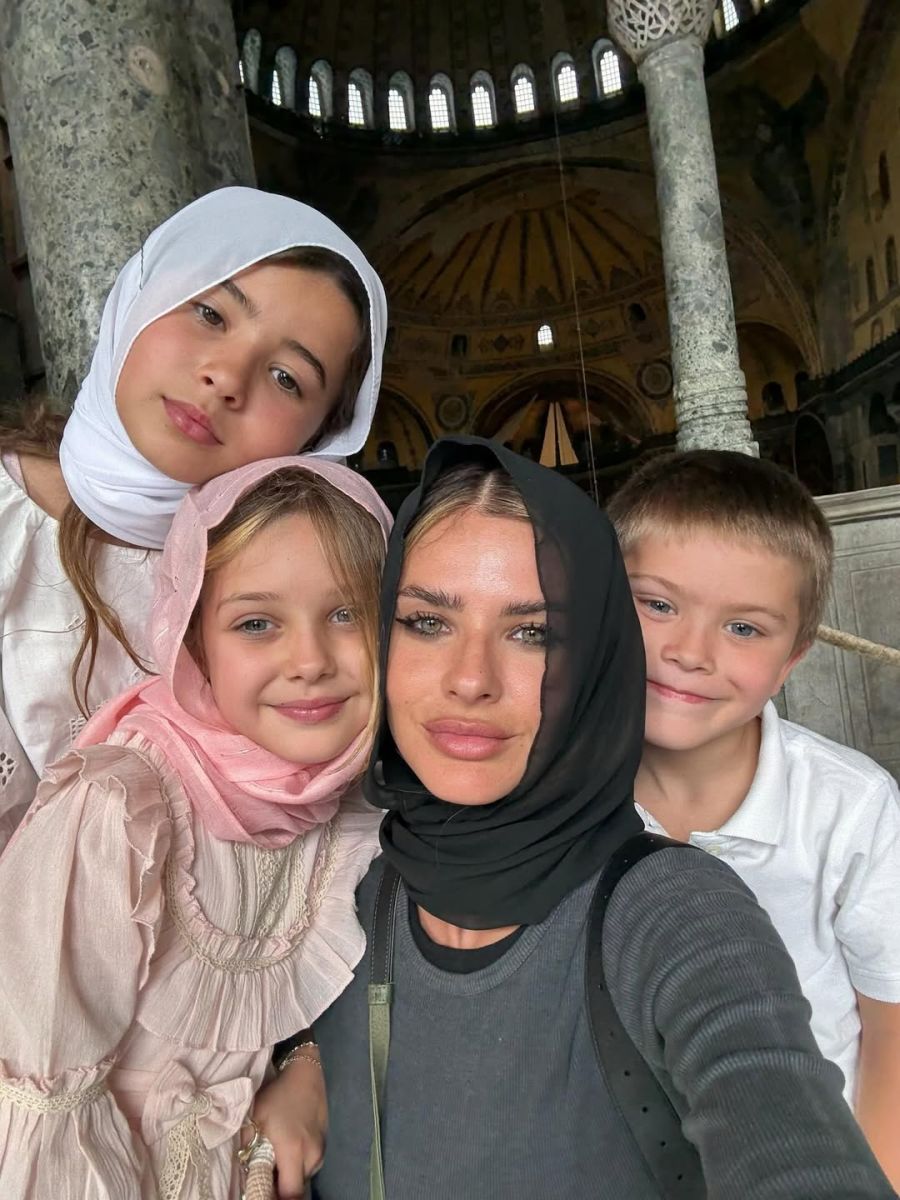 China Suárez y sus hijos