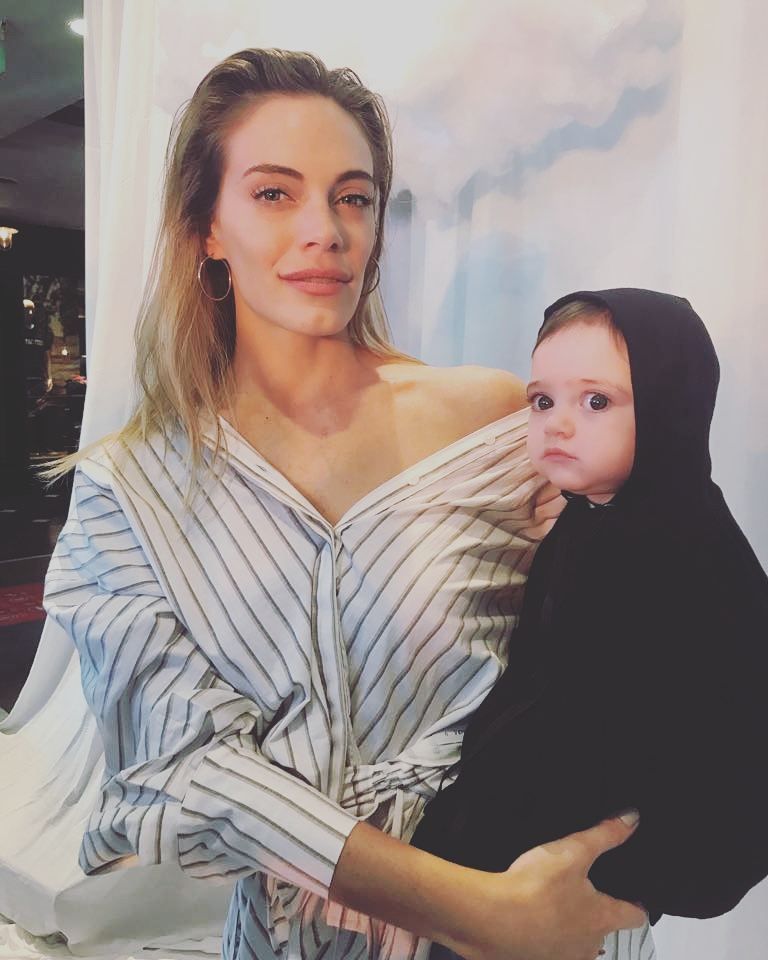 Gina, hija de Emilia Attias y Turco Naim