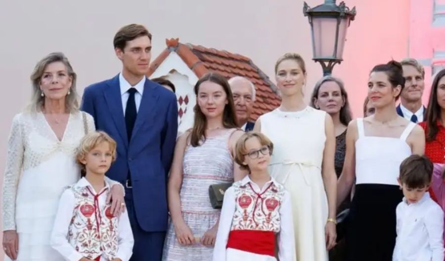 Carolina de Mónaco junto a sus hijos y nietos