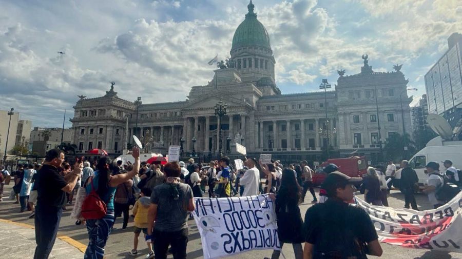 Marcha de los miércoles en las inmediaciones del Congreso 20251015