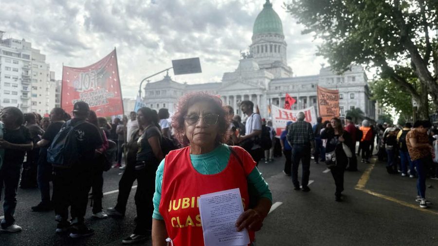 Marcha de los miércoles en las inmediaciones del Congreso 20251015