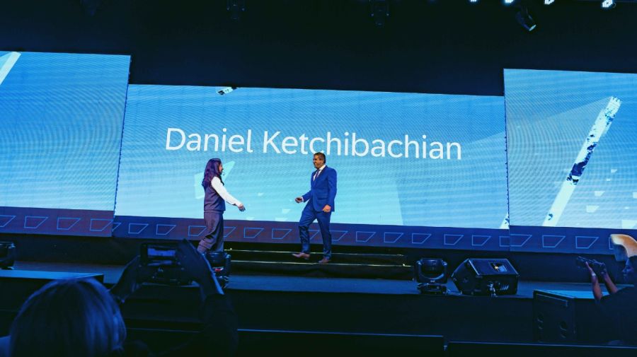 Adriana Arouhlo, presidente de SAP de Latam y Caribe y Daniel Ketchibachian, CEO de Aeropuertos Argentina