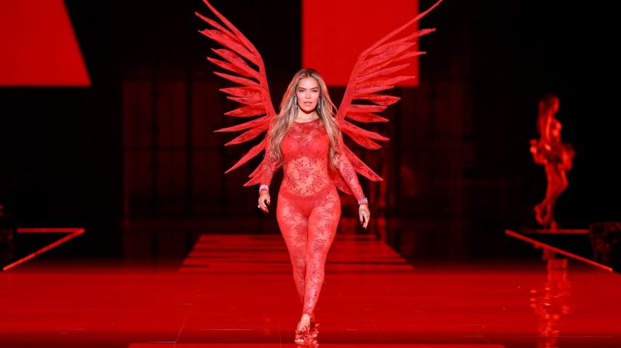 Karol G en el Victoria's Secret Fashion Show 2025