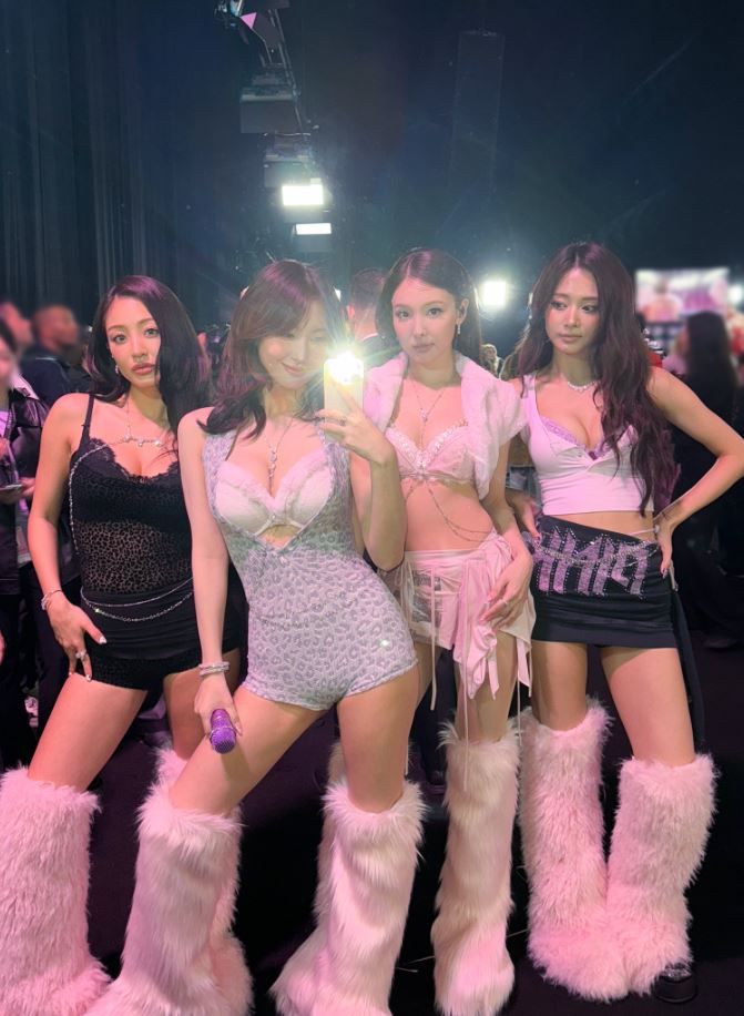 Nayeon, Jihyo, Tzuyu y Momo de TWICE en el Victoria's Secret Fashion Show 2025