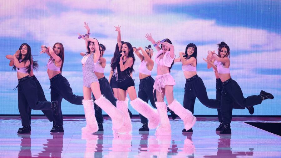 Nayeon, Jihyo, Tzuyu y Momo de TWICE en el Victoria's Secret Fashion Show 2025