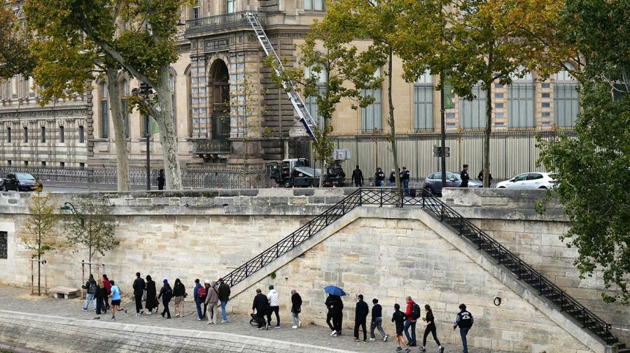 Robo en el Louvre 19102025