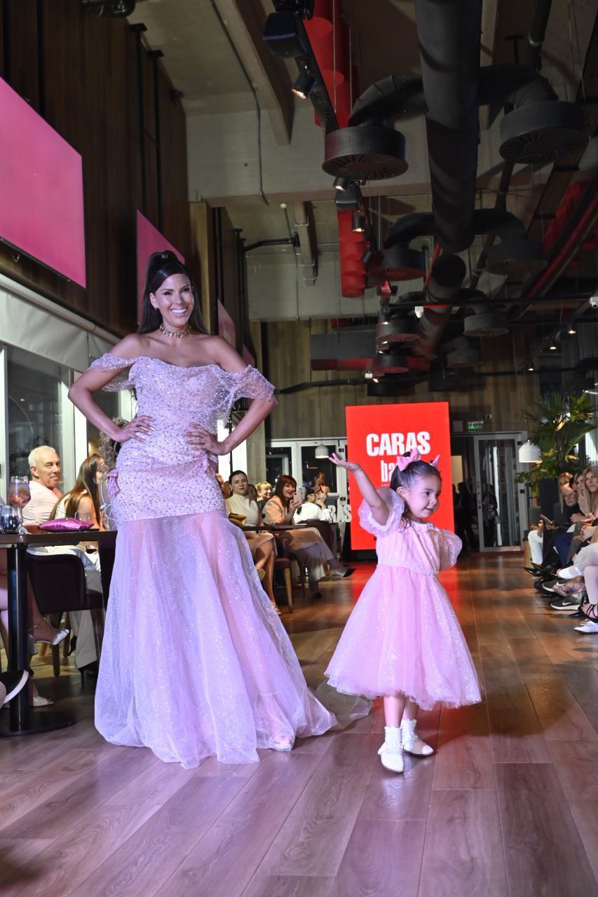 Sarah Burlando y Barby Franco gala revista CARAS