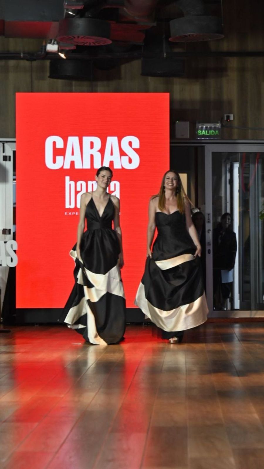 Geraldine Neumann y Helena Otamendi en la gala de revista CARAS