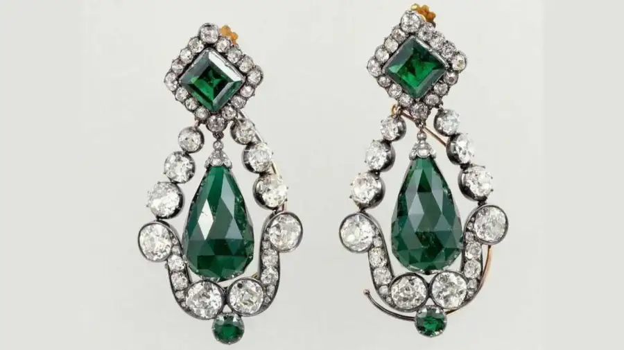 Las joyas de la corona robadas del Museo del Louvre de París 20251020