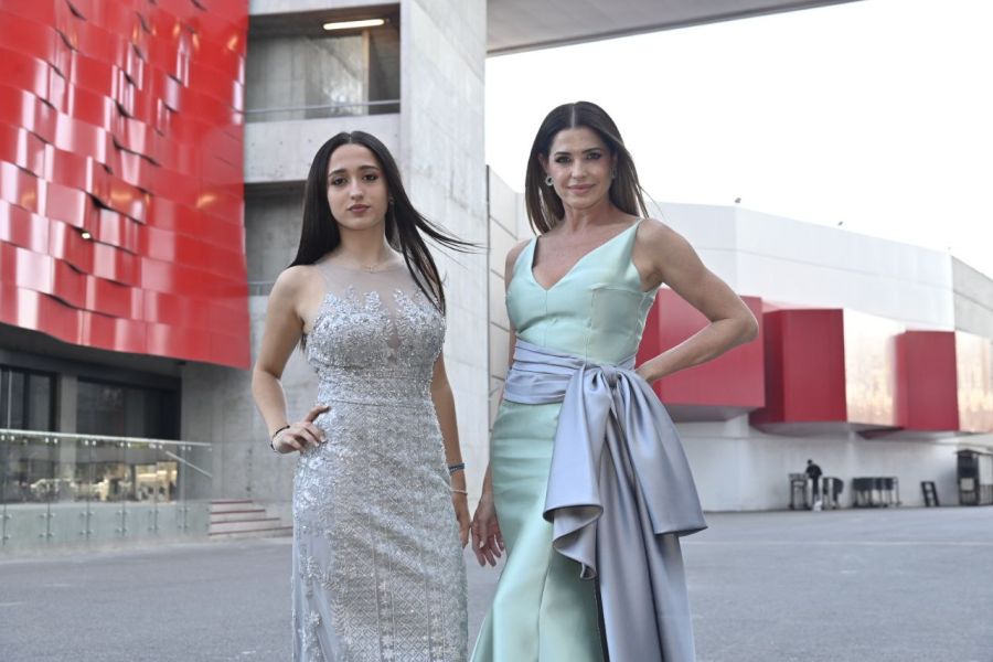 Pamela David y su hija Lola, brillan en la pasarela de la gran gala de revista CARAS