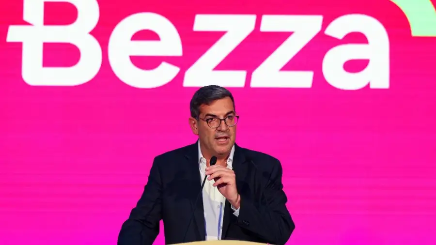 Raúl José Paolasso presenta Bezza