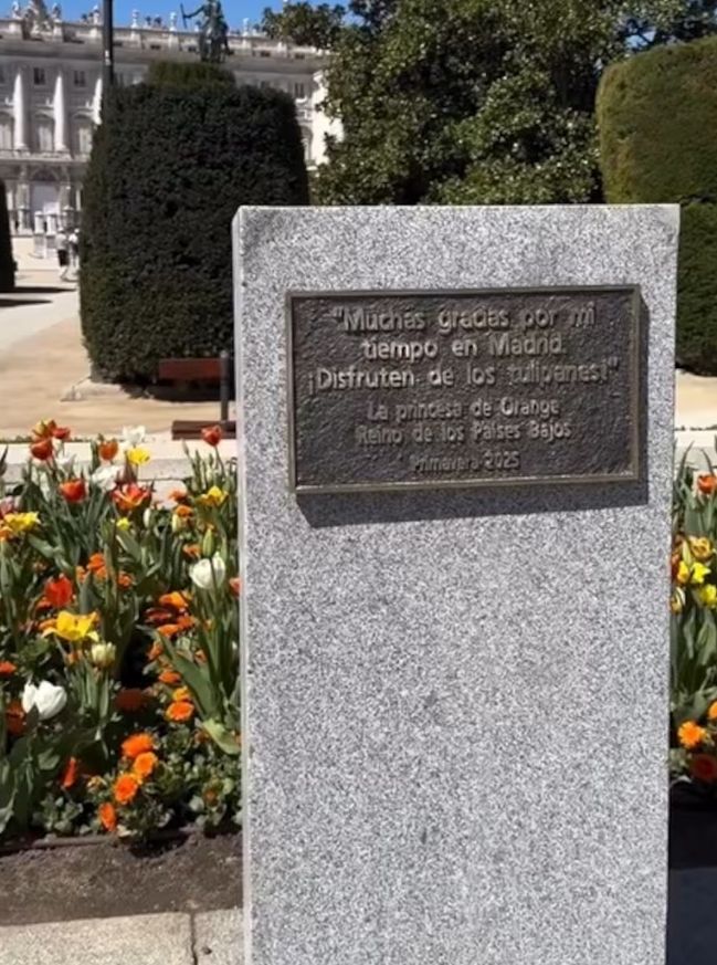 La placa de agradecimiento de Amalia de Holanda