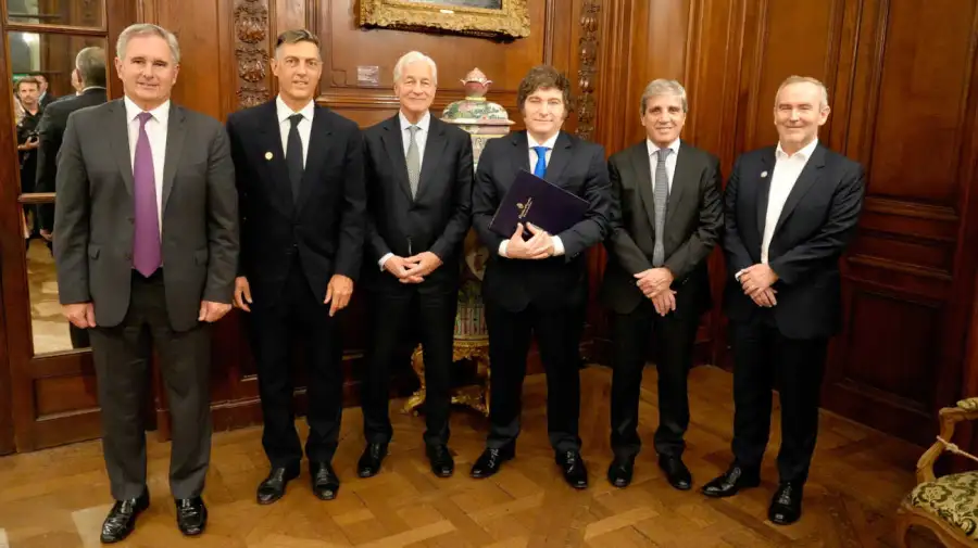 Javier Milei con autoridades de JP Morgan 20251024