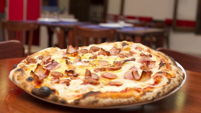 https://fotos.perfil.com/images/large/2025/10/25/pizza-2125488.png