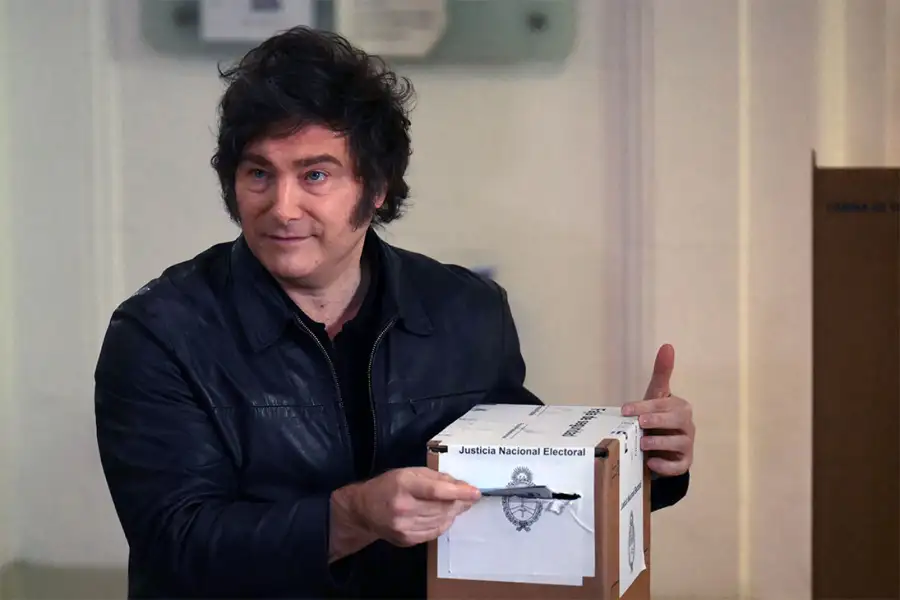 El Presidente Javier Milei votando 26102025