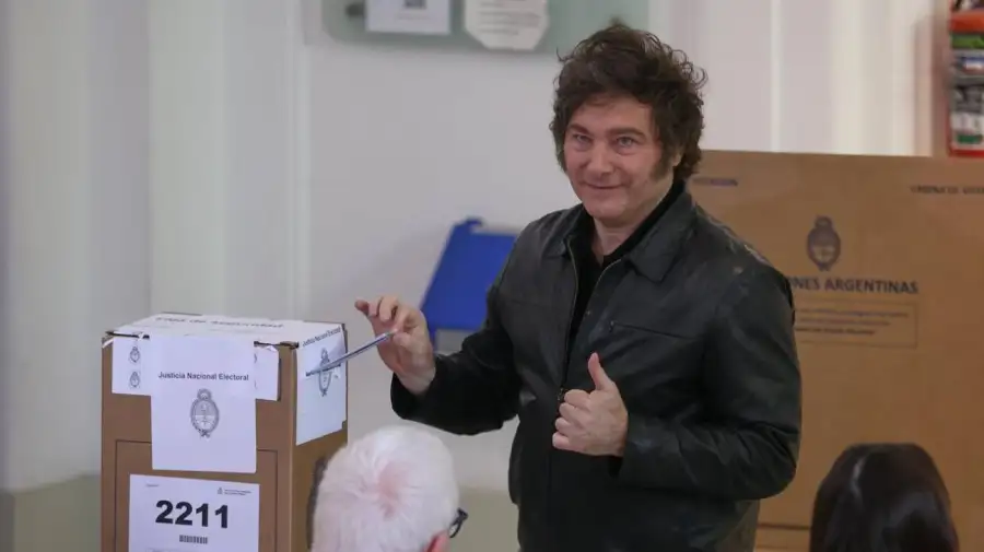 Milei votando 26102025