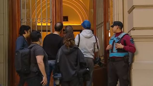 Una escuela porteña, con los primeros votantes.