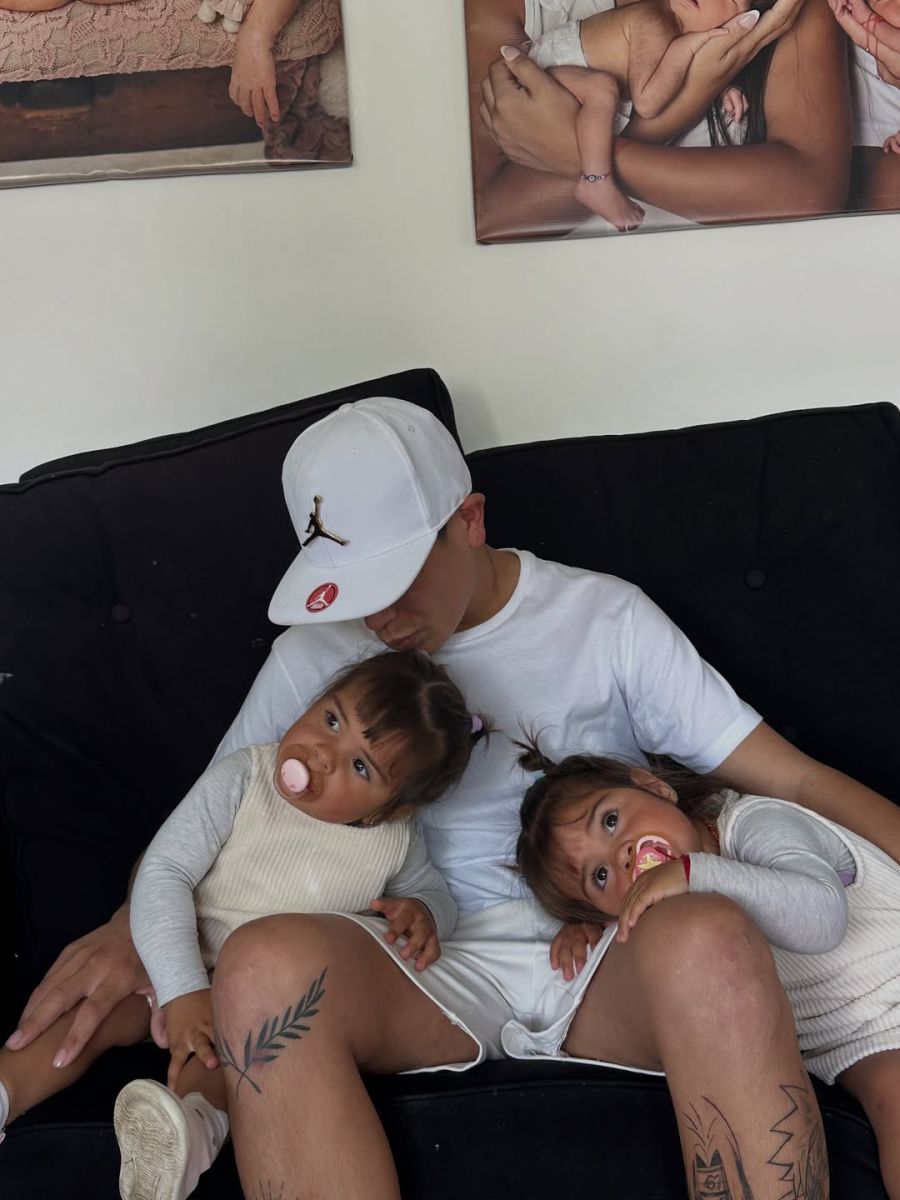 Thiago Medina y sus hijas