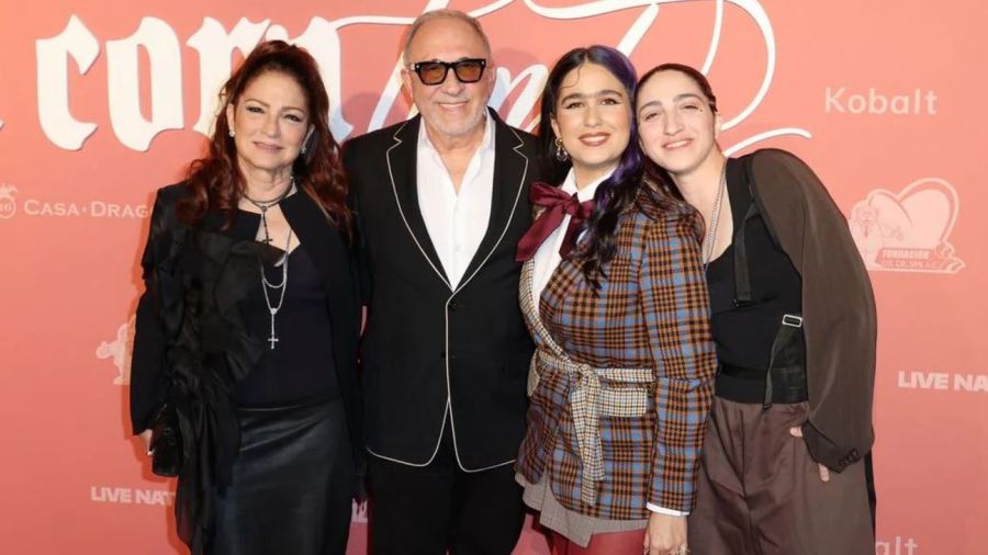 Gloria Estefan, Emilio Estefan, Gemeny Hernández y Emily Estefan