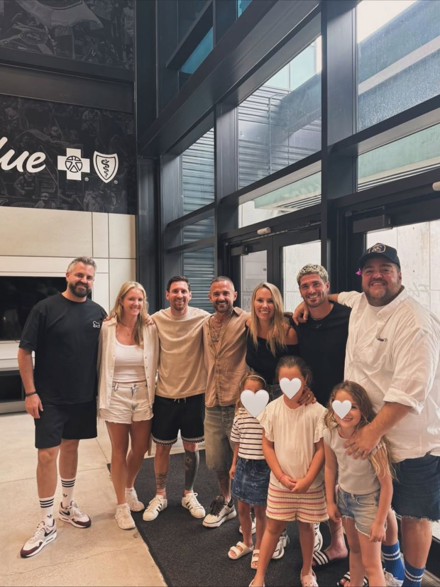 Dario Barassi con Lionel Messi y Rodrigo de Paul