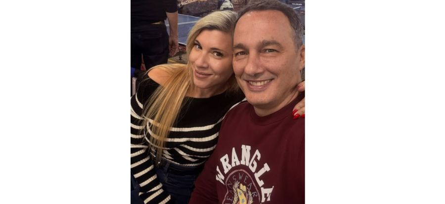 Fernando Carlos y su pareja